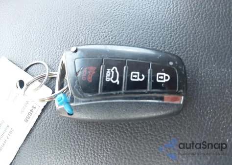 2017 Hyundai Santa Fe Se z USA, uszkodzony, nr VIN KM8SNDHF1HU245710